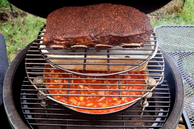 Cooking in the Big Green Egg with some smokey chipotle beans